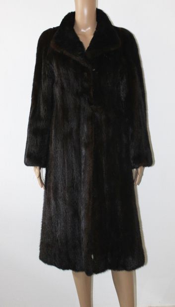 null FURREX, Long coat in brown shaved mink, clip closure, two pockets, embroidery...