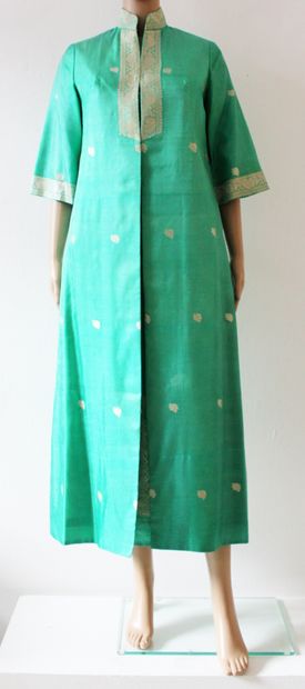 null WILLAMY, Indian tunic and long dress in green silk embroidered with gold thread,...