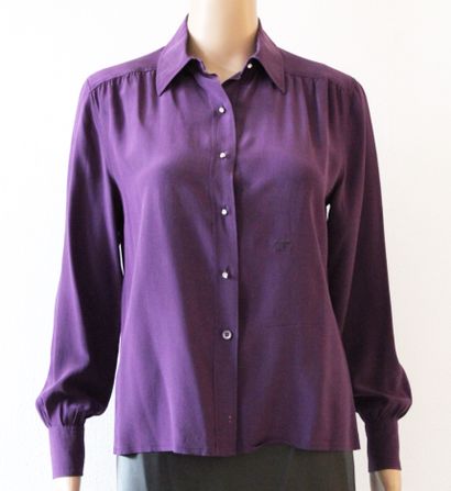 null CELINE, Purple silk blouse, rhinestone button closure, drawn threads, stains
Size...