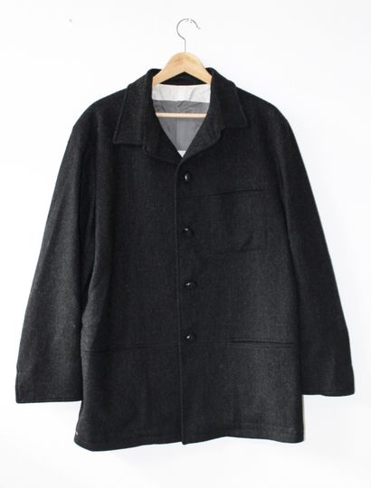 null Eden PARK, Men's wool coat, striped silk interior, three oval button closure
Size...