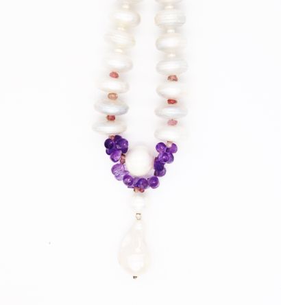 null *Necklace of flat and baroque pearls, accented with small amethyst beads, 925...