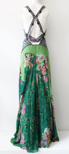 null ETRO, Long dress in green silk with floral motif, straps, bare back
Size 42