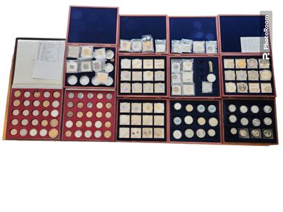 null Set of 9 boxes of collector's medals, mainly Swiss and European