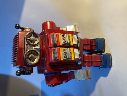 null Deux robots marcheurs en plastique et métal l'un gris et l'autre rouge, fonctionnement...