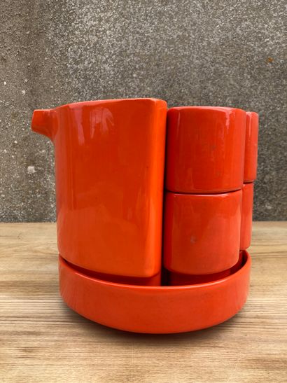 null Service à orangeade en céramique orange : une verseuse 6 gobelets et un plateau....
