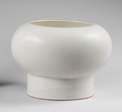 TRAVAIL ITALIEN TRAVAIL ITALIEN
Vase sphérique en céramique émaillé blanc, base cylindrique.
Porte...