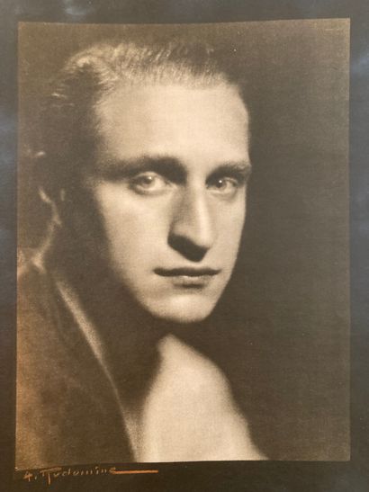 Albert Rudomine (1891-1975) Albert Rudomine (1891-1975)
Portrait d'homme, c. 1930.
Épreuve...