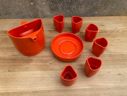 null Service à orangeade en céramique orange : une verseuse 6 gobelets et un plateau....