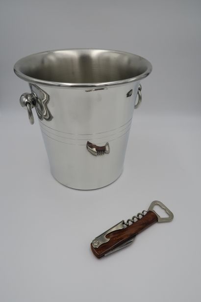 null Set including : 1 Champagne bucket (pewter) "Les étains de la Fontaine", 1 corkscrew...