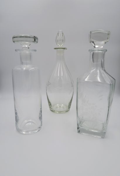 null Set of 3 crystal wine decanters (1 oval, 1 round, 1 square)