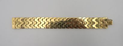null Ribbon bracelet in 18K foreign yellow gold, with zigzag pattern interspersed...