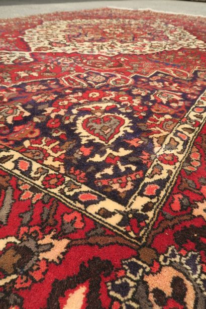 null Large polychrome wool Bakthiar carpet with stylized flower design
323 x 218...
