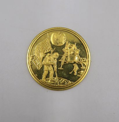 null Landing on the Moon" commemorative medal in 999/1000 yellow gold. Issued by...