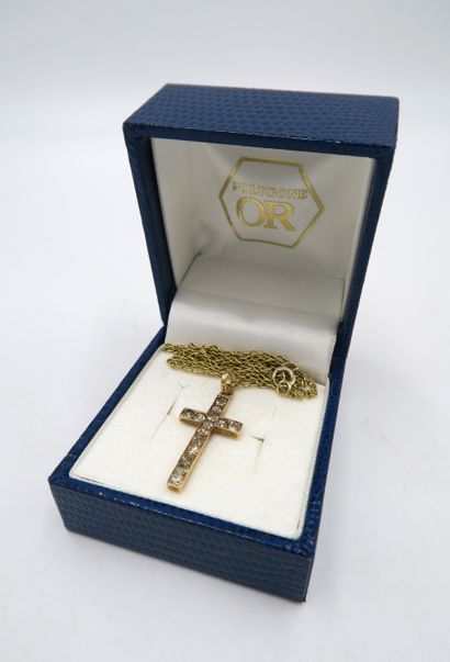 null Fine 18K yellow gold chain and 18K yellow gold cross pendant set with old-cut...