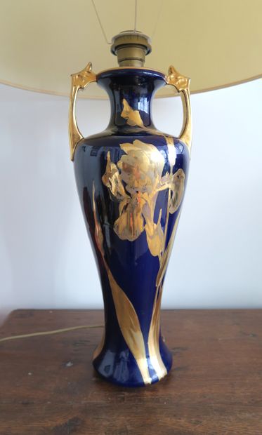 null ASCHE in Tours
Blue and gold enameled ceramic lamp-mounted vase with iris and...