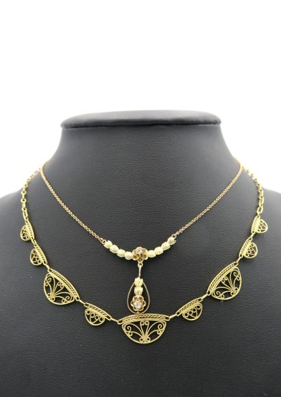 null Set of two necklaces in 18K yellow gold: drapery-style necklace with openwork...