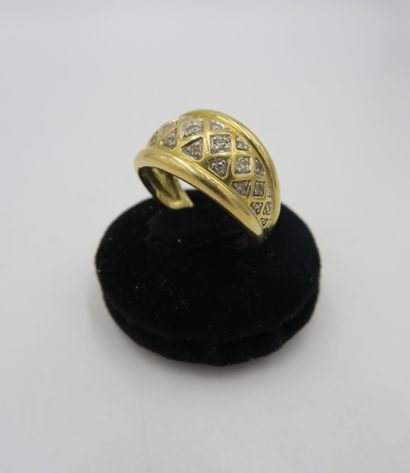 null Large ring in 18K yellow gold, decorated with diamond-centered crosses
PB. 7...