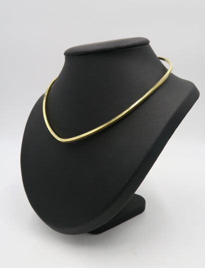 null Rigid articulated choker necklace in 18K yellow gold, hallmarked MB
PB. 18,6...