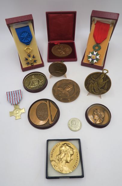 null Set of medals and decorations including medal of the Order of Merit, Artus Bertrand...