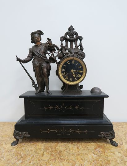 null Hunter clock, 19th century, in regula, on a black marble base
H. 42 cm