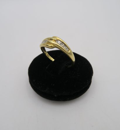 null Ring in 18k yellow gold, set with two lines of four small diamonds
PB. 1,9 g....