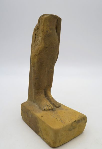 null Important fragment of a female statuette leaning on a dorsal pillar
Yellow limestone
10.8...