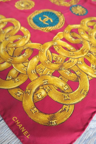 null CHANEL 
Red and gold silk square decorated with chains and logos