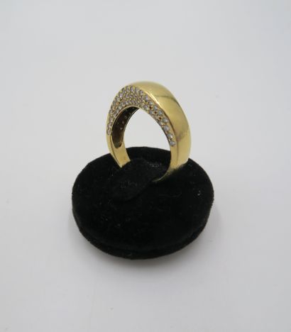 null Chaumet. 1990s. Valse (?) model
Ring in 18K (750°/00) yellow gold with wave-shaped...