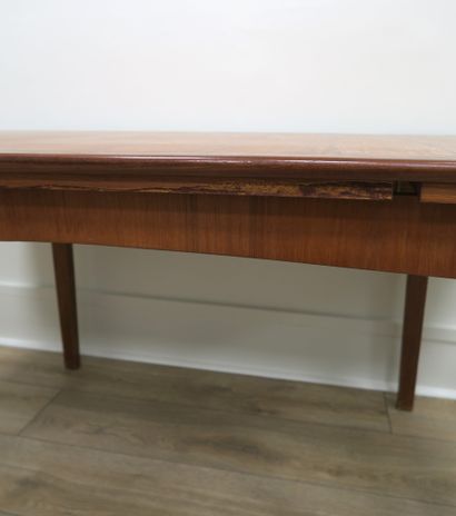 null Scandinavian-style table in veneer and stained wood, rectangular top slightly...