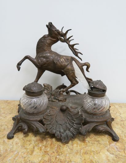 null Inkwell with deer wounded by an arrow, in patinated metal, on a base with rocaille...