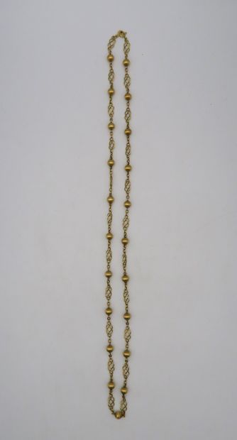 null Sautoir in 18K yellow gold, with knot motifs interspersed with ball pearls
PB....