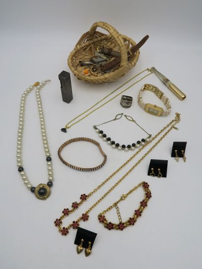 null Set of costume jewelry and quartz watches, including necklaces and ear clips
A...