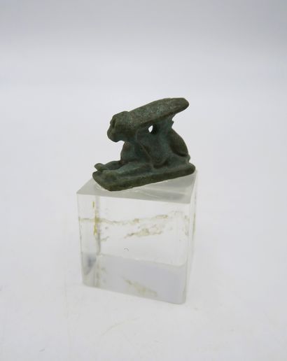 null Amulet representing a hare
Frit
2 cm
Late Period or Ptolemaic Egypt

Petrie...