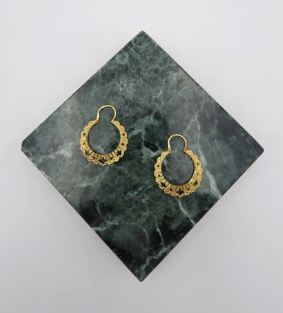 null Pair of openwork hoop earrings in 18K yellow gold
PB. 2,9 g. H. 2.8 cm