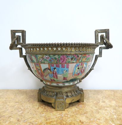 null Canton enamel porcelain punch bowl, late 19th century, with neoclassical-style...