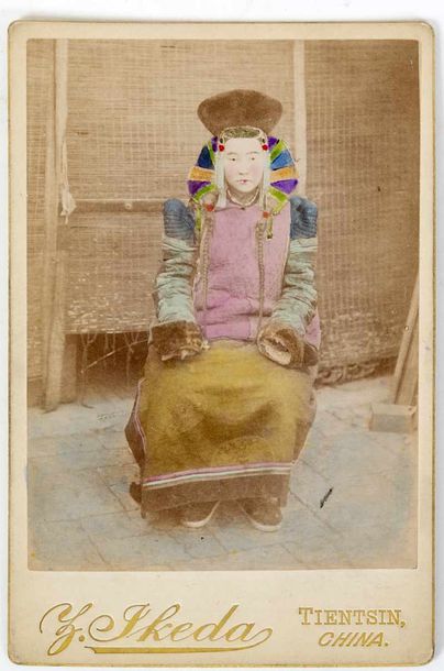 null 
«RÉVOLUTION CHINOISE 1911 HANKEOU E.P.R.» 79 photos.
 Album in-8 à l'italienne,...