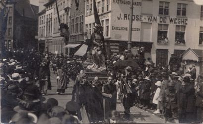 null 
BRUGES : Procession of the Holy Blood. 35 postcards.

