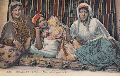null 
MOROCCO. About 75 postcards, most of them scenes and types, various periods...