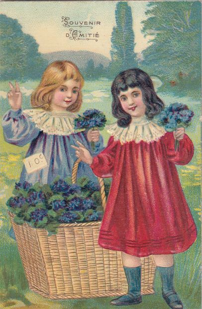 null 
FANTAISIE. About 270 postcards.

Young women, couples, flowers, some additions.


ATTACHED:

-...