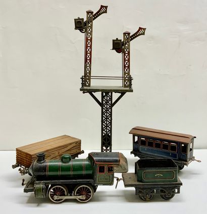 null 
[蒸汽机车] BING - 一套马口铁火车和机械配件。一些零件丢失，生锈，使用状况。一套马口铁机械火车和配件。一些零件丢失，生锈，使用状况。
 约1910-1920年。

包括：


-...