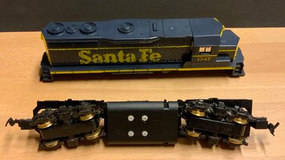 null 
[ATHEARN HO - 4205 Santa Fe GP-35 #1347 Diesel Locomotive.

未完成。在原箱中（标签贴在箱...