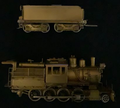 null 
[蒸汽机车] OLYMPIA GEM MODEL BRASS - 雷丁2-8-0 I-5c蒸汽机车和招标。

未上色的。在印有标签的绿色盒子里（小标...