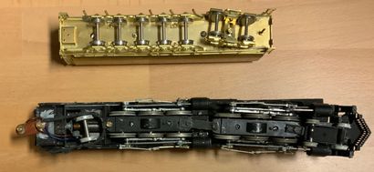 null 
[蒸汽机车] BOWSER HO - 4-6-6-4挑战者铰接式蒸汽机车和招标。

机车已上漆，火车头未上漆。原装在盒子里（有污损，盖子上贴了2个小...