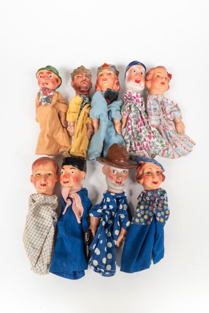 null 
[MARIONNETTES] 9 paper mache puppets accompanied by a puppet theater.

1 cowboy,...