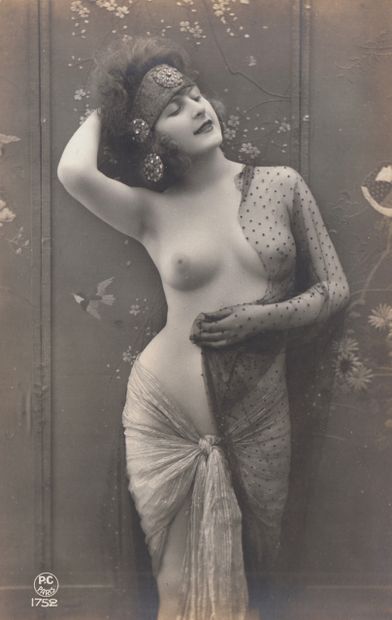 null 
FEMALE NUDES. About 110 postcards, various periods & conditions.

- G G C°:...