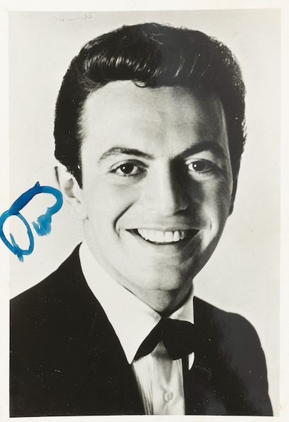 null [PHOTOS] Dion DIMUCCI (NEW YORK, 1939-), ROCK SINGER - Photo signed.
S.l.n.d.

ATTACHED:

1:...