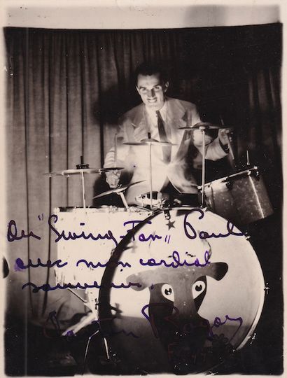 null [PHOTOS] JAZZ DRUMMERS. Set of 5 autographed photos by Belgian drummers.

1:...