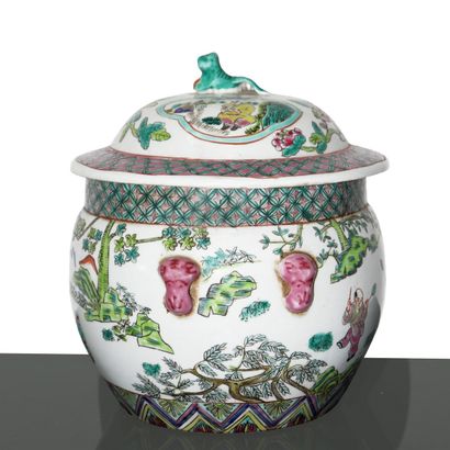  Vase à gingembre en porcelaine de Chine avec couvercle à décor polychrome, couvercle... Gazette Drouot