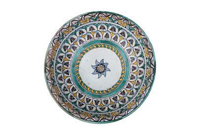 GRAND PLAT (GHOTAR) EN FAÏENCE 
Morocco, Fez, 18th century









Large bowl with...
