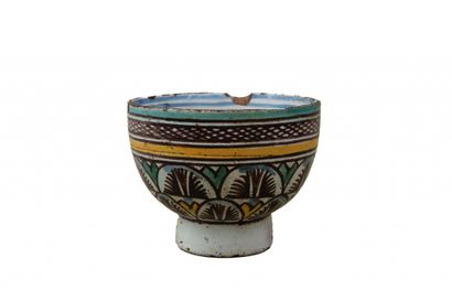 Bol (Zalfa) en faïence 
Morocco, Fez, 18th - 19th century









Bowl with high...